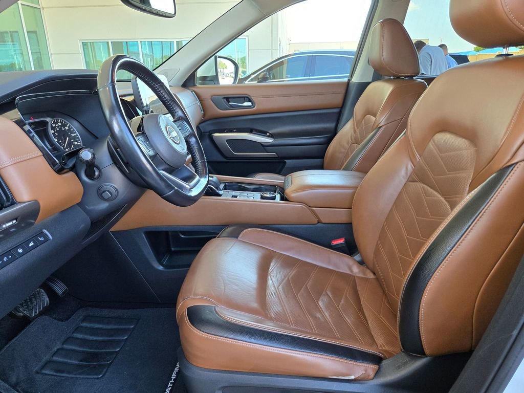 Used 2022 Nissan Pathfinder Platinum w/ Cargo Package image 9