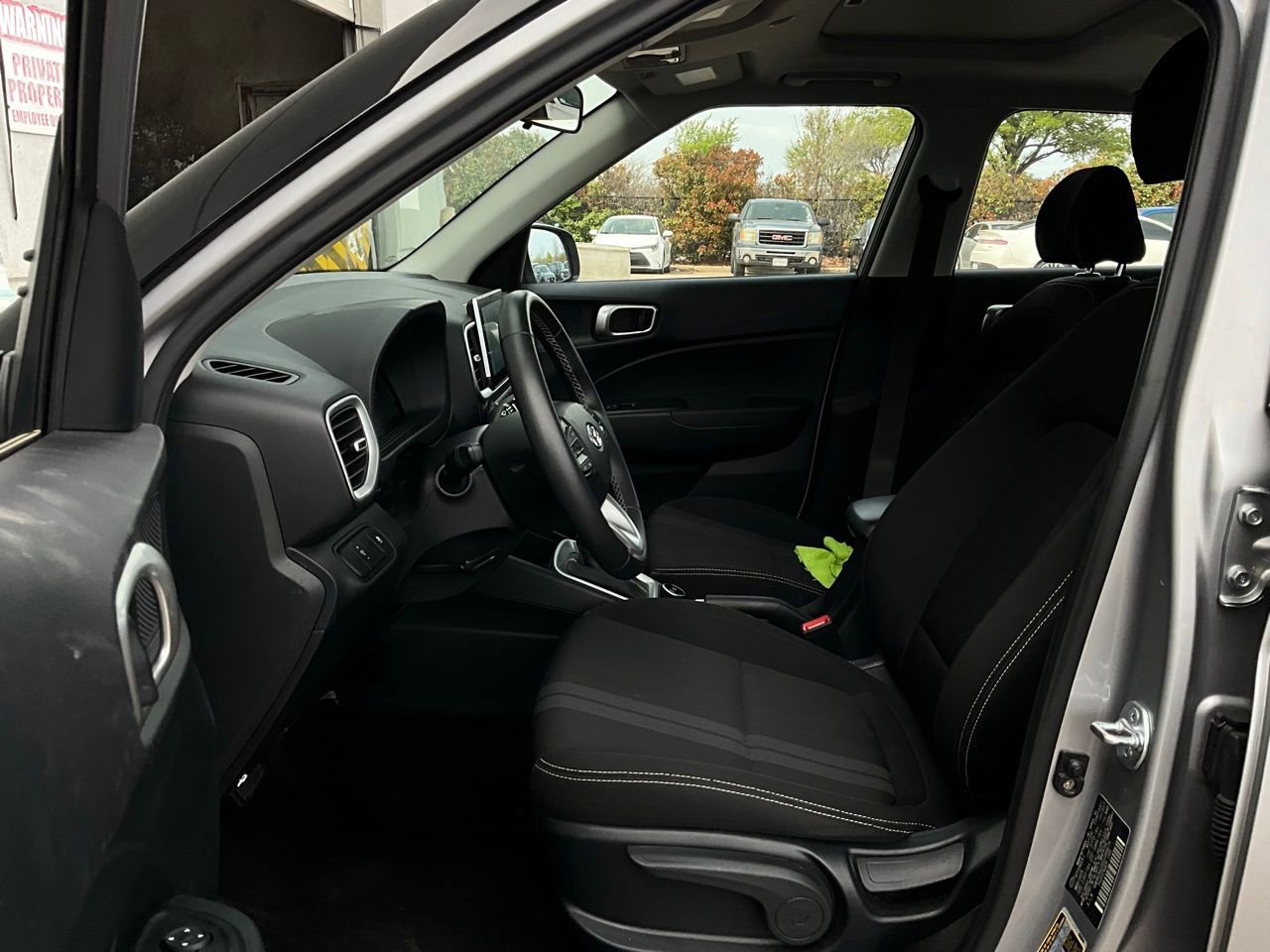 Used 2025 Hyundai Venue SEL image 10