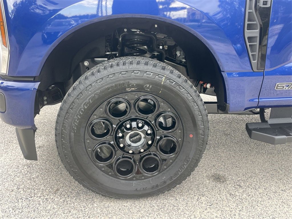 New 2026 Ford F350 Lariat w/ Black Appearance Package image 10