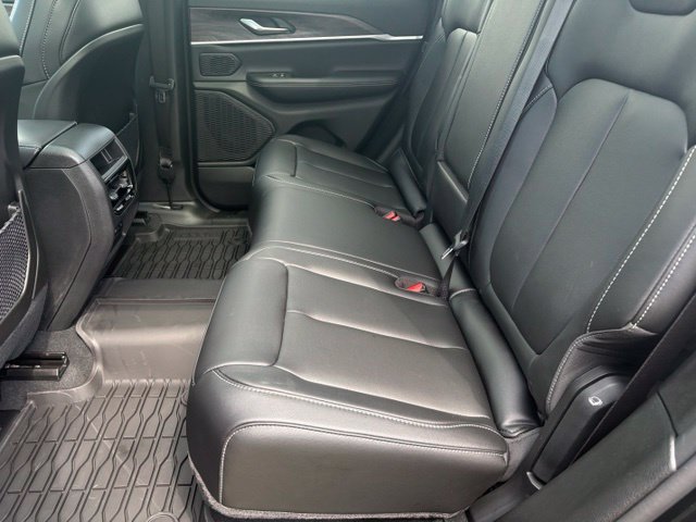 New 2026 Jeep Grand Cherokee Limited w/ Limited Altitude Package AWD/4WD image 13