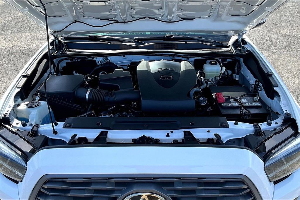 Used 2022 Toyota Tacoma TRD Off-Road w/ Technology Package image 32