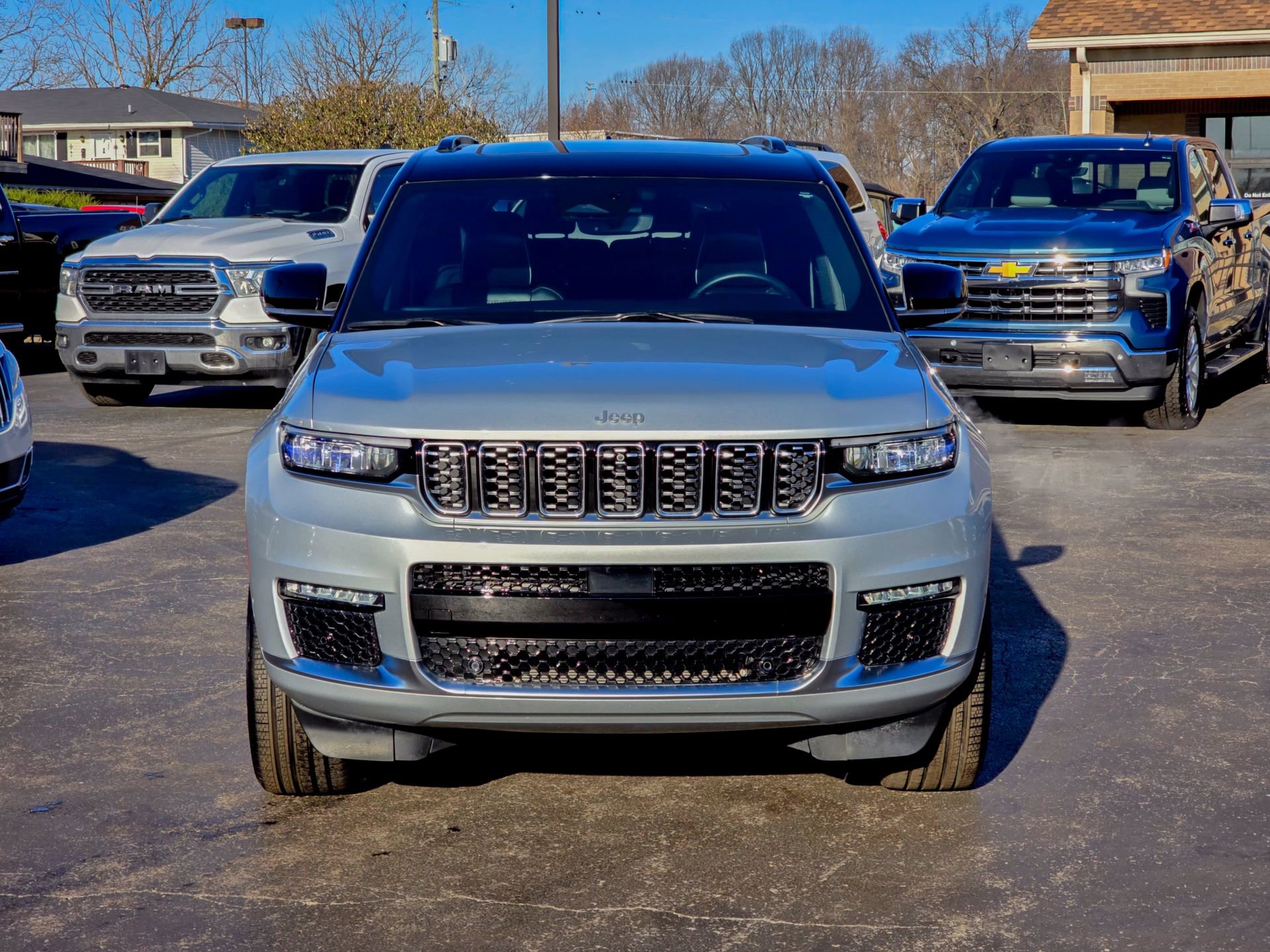 Used 2025 Jeep Grand Cherokee L Summit image 3