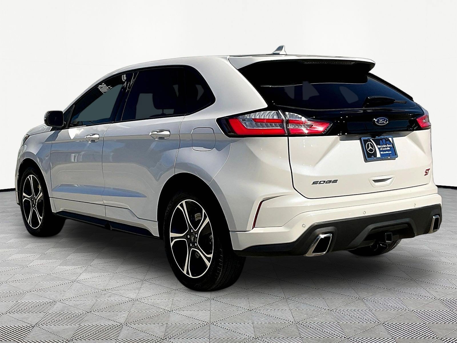 Used 2019 Ford Edge ST w/ Convenience Package AWD/4WD image 4