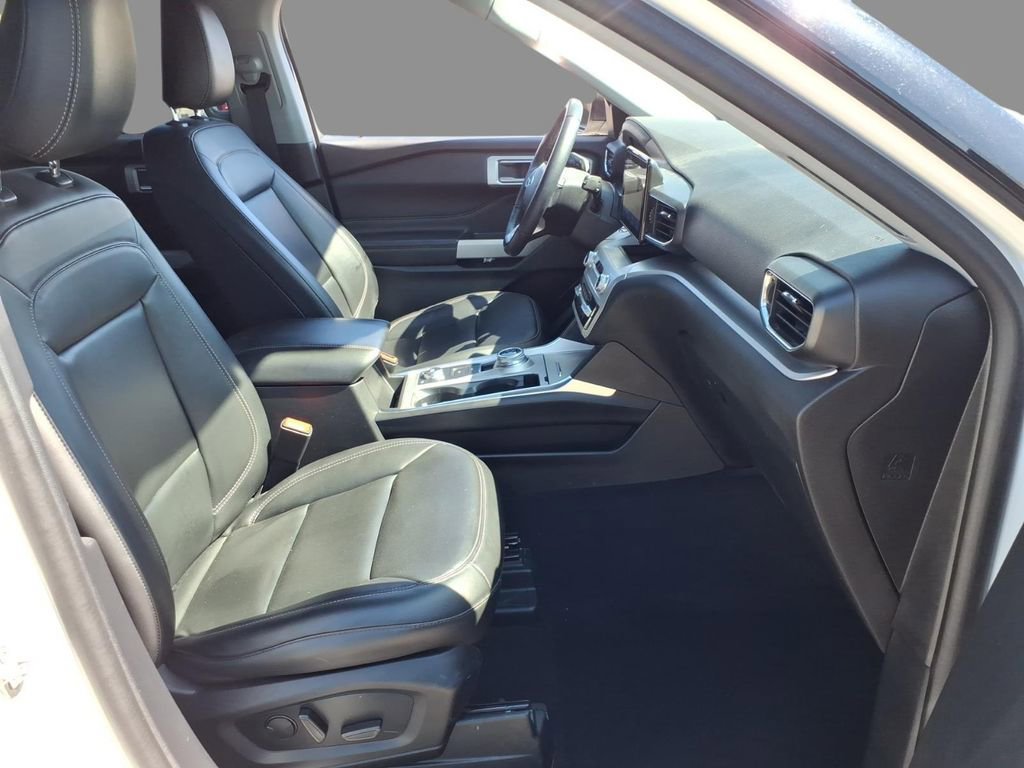 Used 2022 Ford Explorer XLT w/ Equipment Group 202A AWD/4WD image 13