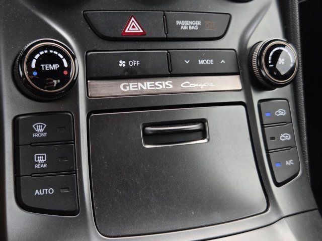 Used 2015 Hyundai Genesis 3.8 RWD image 16