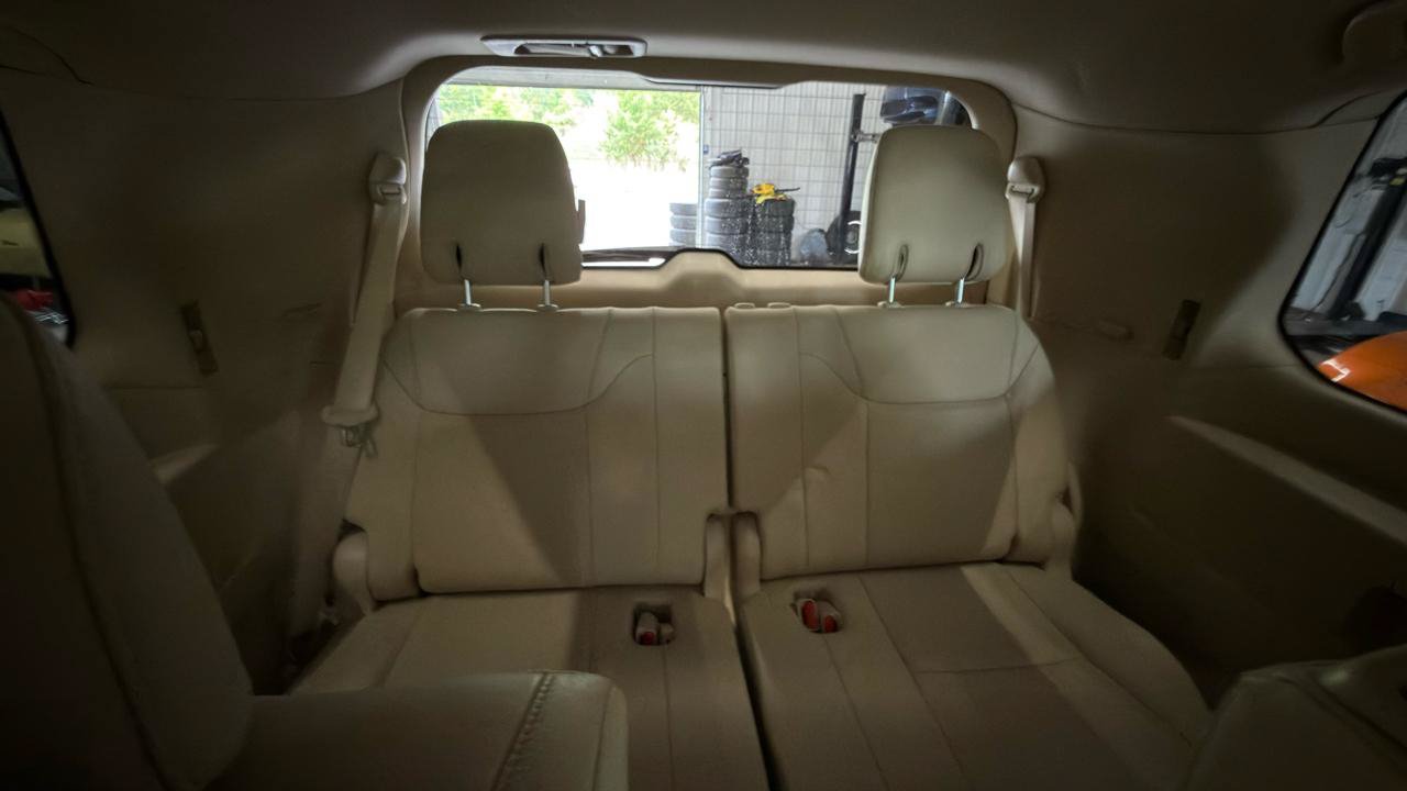 Used 2013 Lexus LX 570 4WD image 32