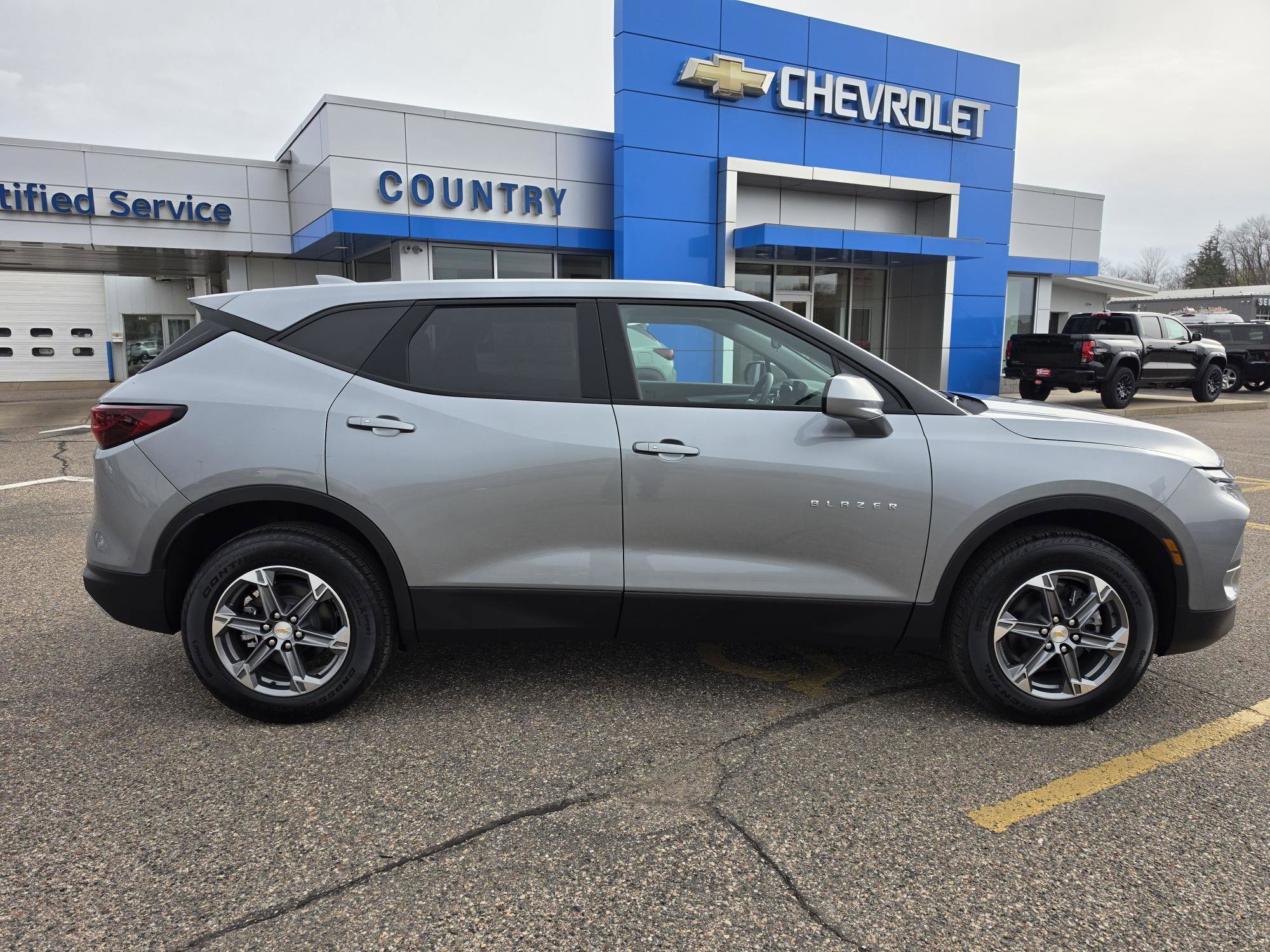 Used 2026 Chevrolet Blazer LT AWD/4WD image 3
