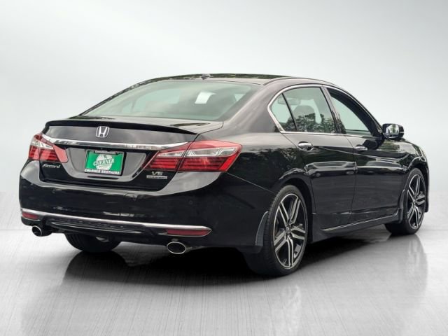 Used 2017 Honda Accord Touring image 4