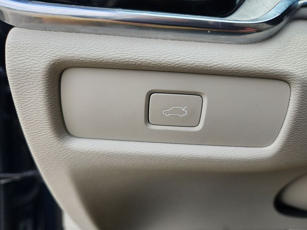 Certified 2024 Volvo V60 B5 Cross Country Plus w/ Protection Package Premier AWD/4WD image 20