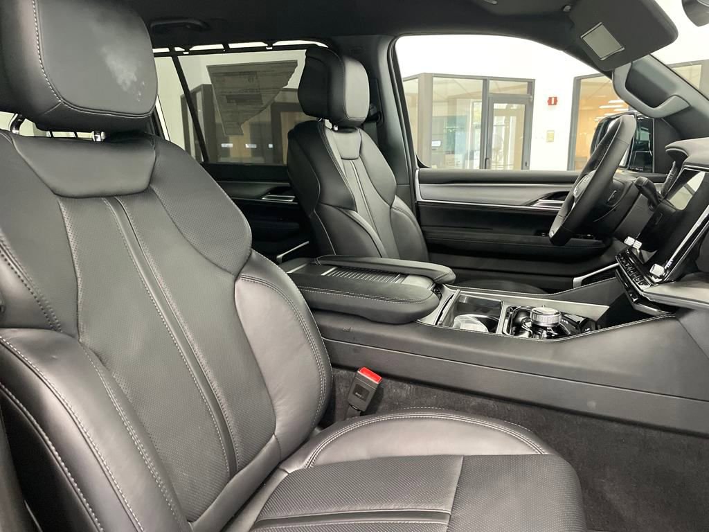 New 2025 Jeep Wagoneer Series II w/ Convenience Group I image 13