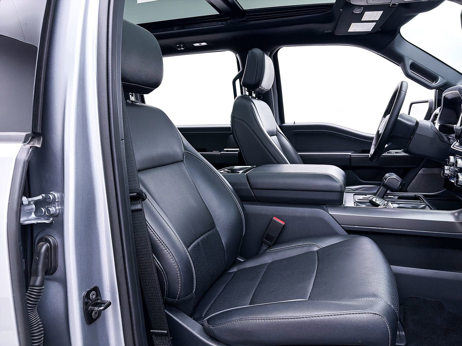 Used 2025 Ford F150 Lariat image 39