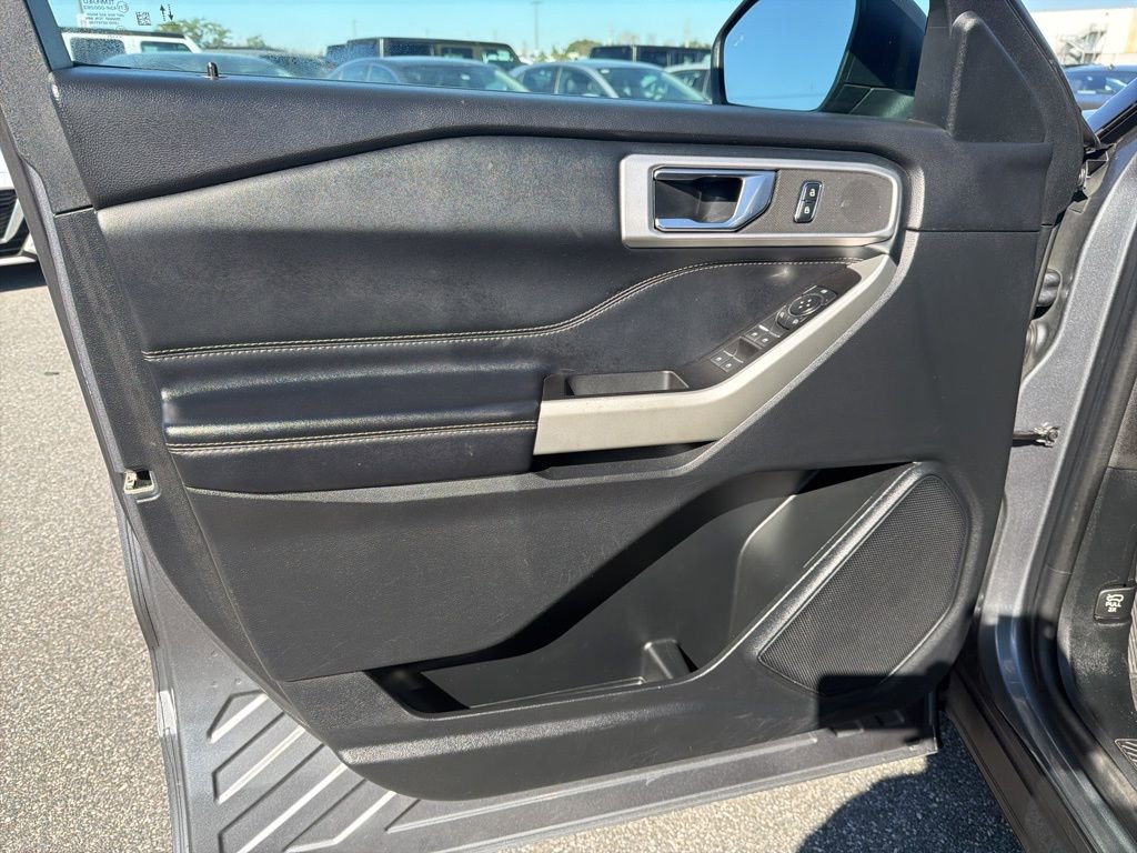 Used 2021 Ford Explorer XLT image 13