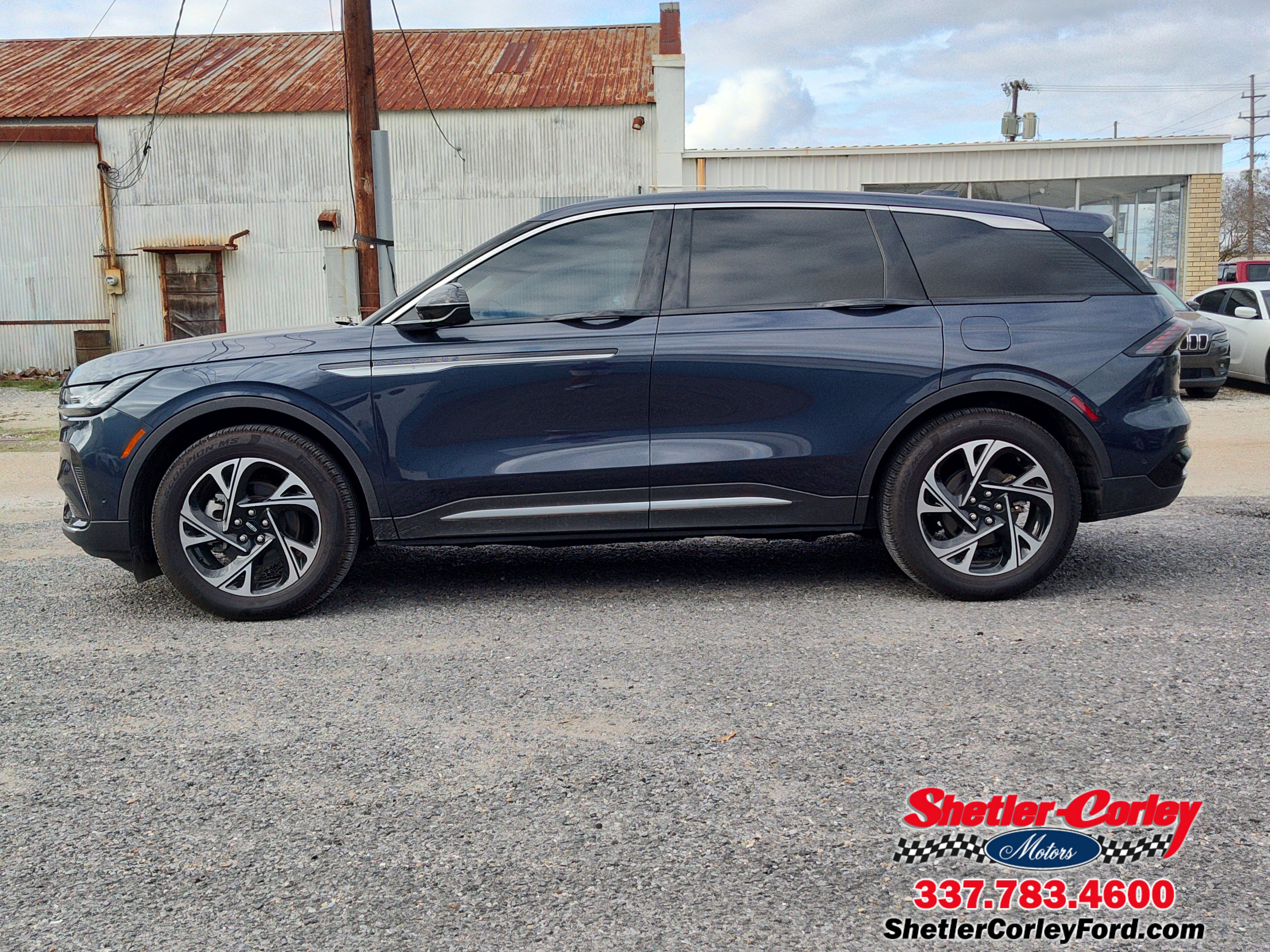 Used 2024 Lincoln Nautilus Premier image 3