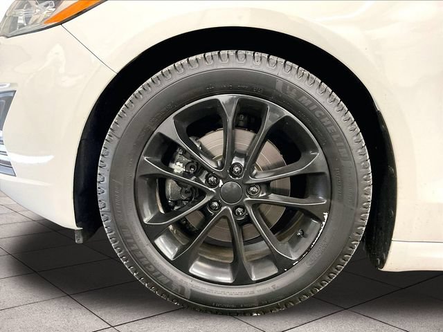 Used 2020 Ford Fusion SE FWD image 8