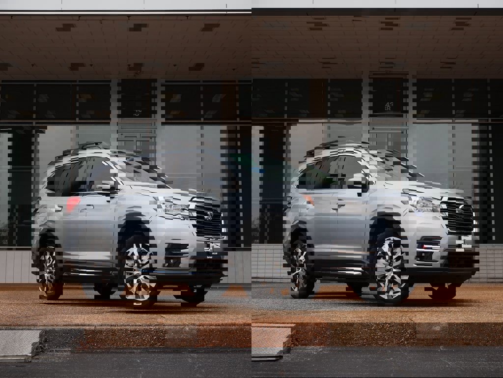 Used 2022 Subaru Ascent Limited w/ Technology Package image 2