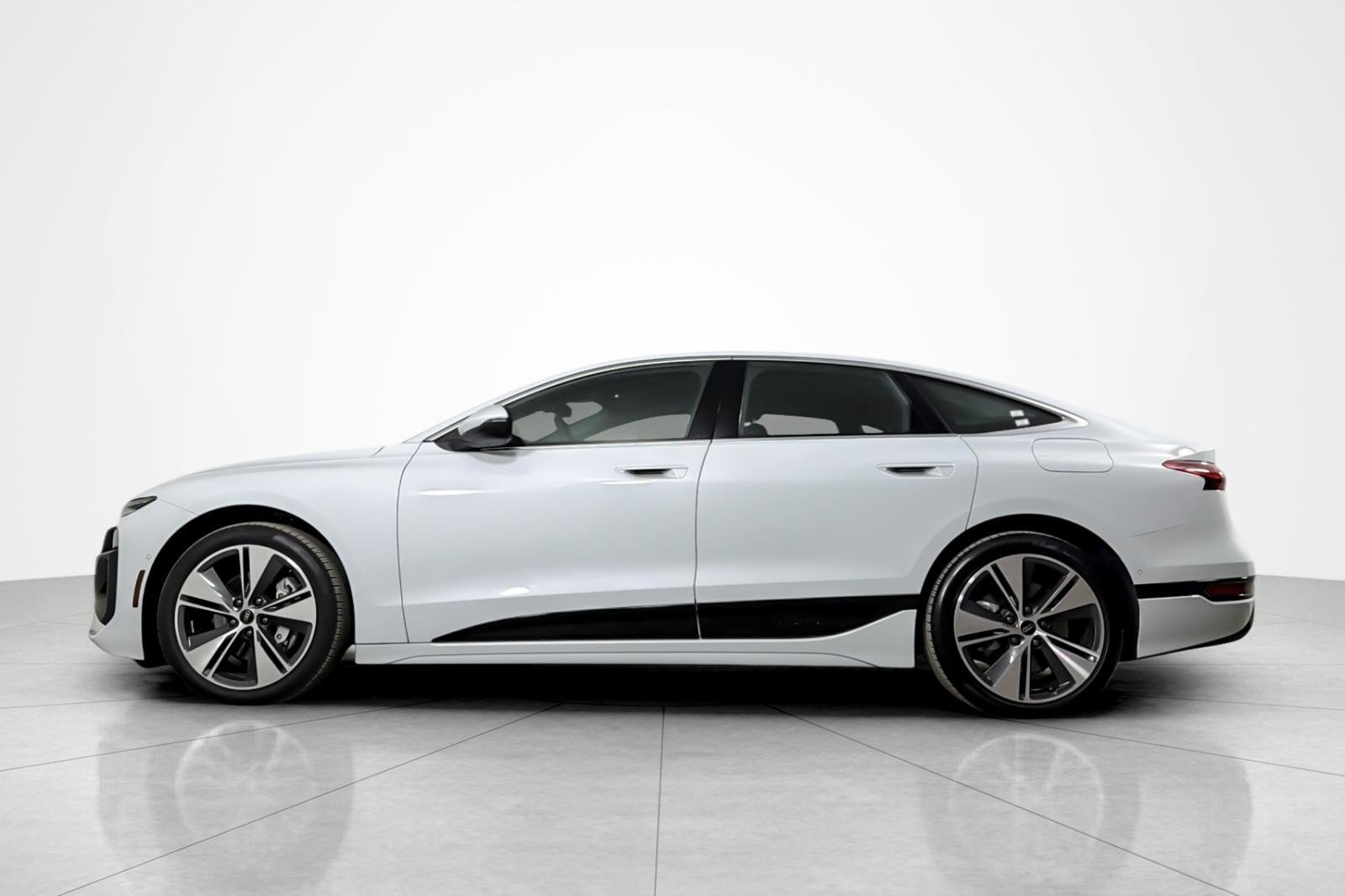 Used 2025 Audi A6 e-tron Premium RWD image 2