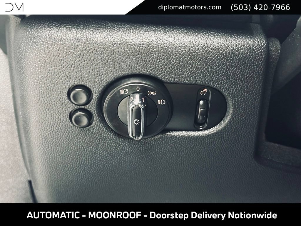 Used 2019 MINI Cooper 4-Door Hardtop w/ Signature Upholstery Package FWD image 32
