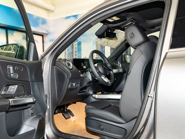 Used 2026 Mercedes-Benz GLB 250 4MATIC image 13