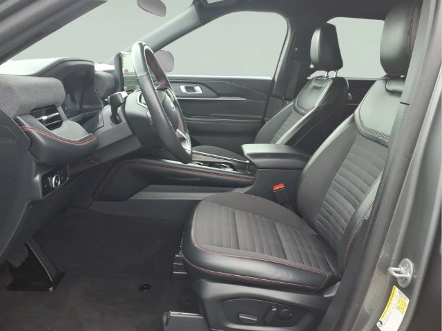 Certified 2025 Ford Explorer ST-Line AWD/4WD image 17