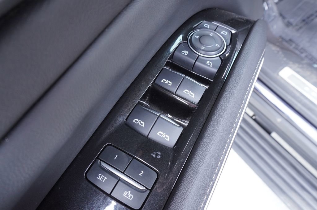 Used 2024 Cadillac Escalade Sport w/ LPO, ONYX Package image 17