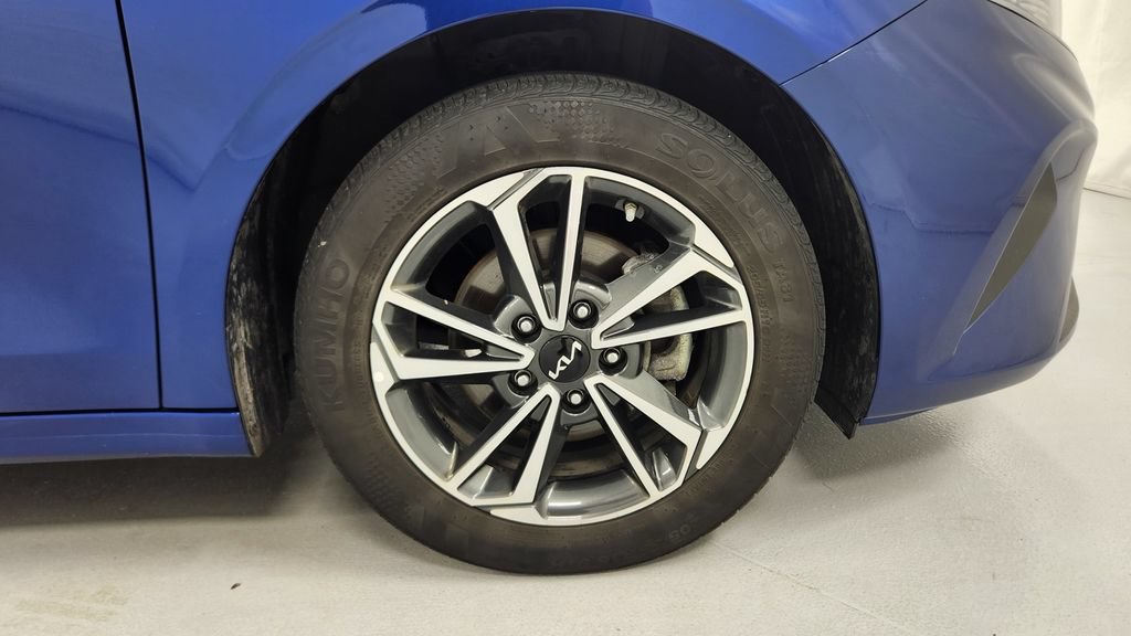 Used 2023 Kia Forte LXS w/ LXS Technology Package FWD image 9