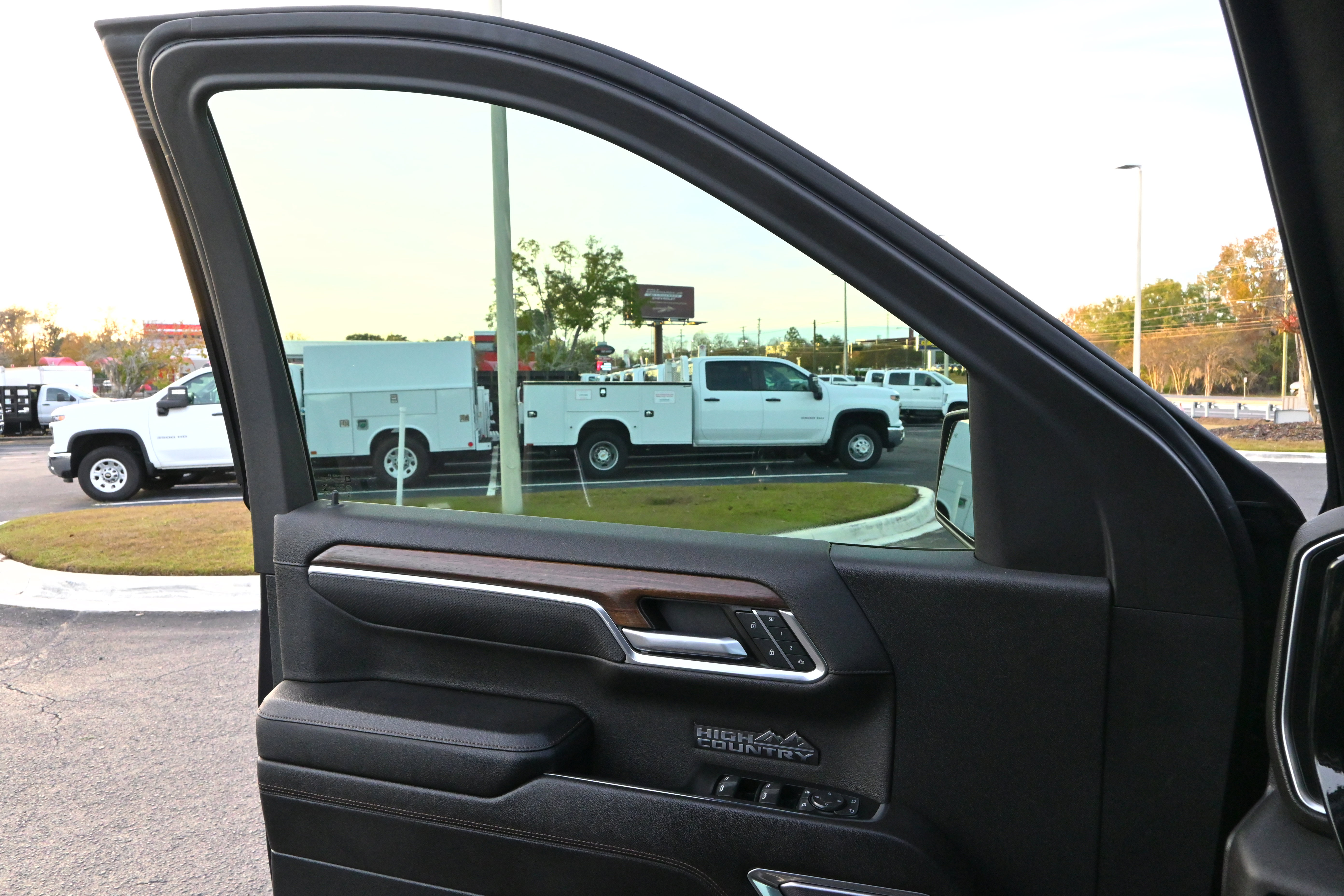 Used 2023 Chevrolet Silverado 1500 High Country w/ Technology Package image 22