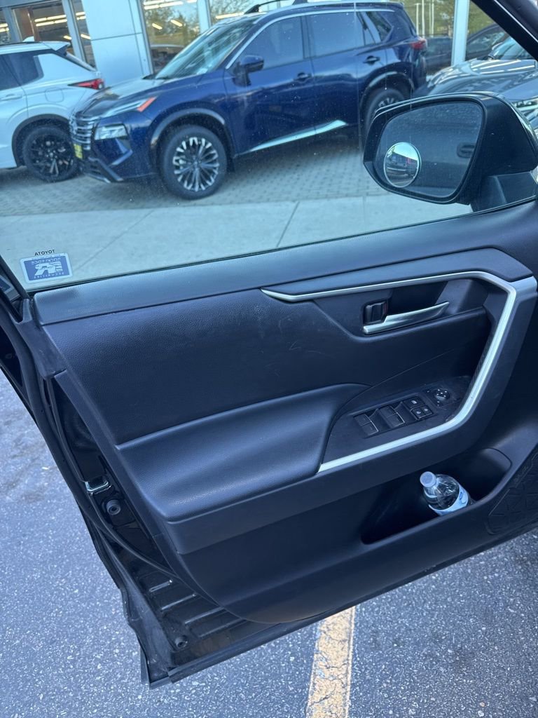 Used 2022 Toyota RAV4 XLE Premium FWD image 12