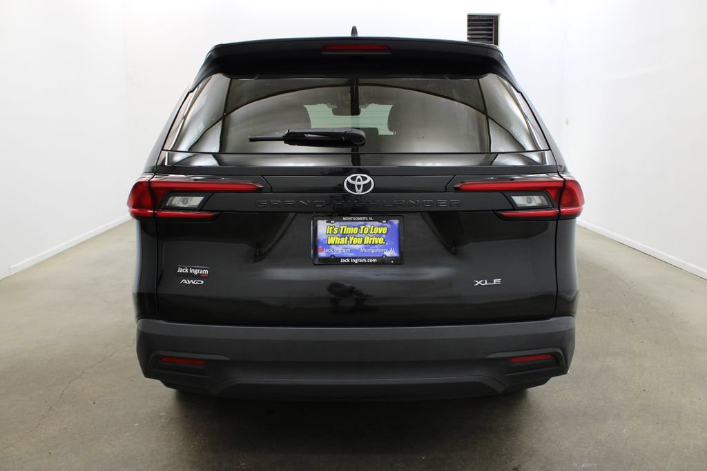 Used 2025 Toyota Grand Highlander AWD image 4