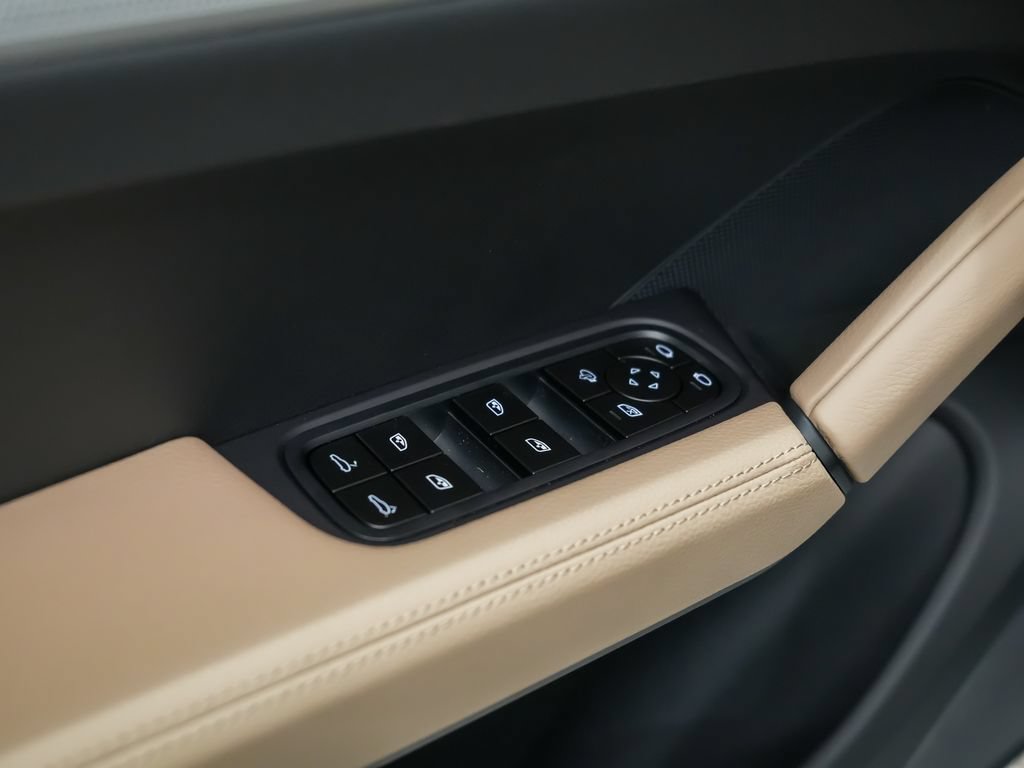 New 2026 Porsche Cayenne AWD/4WD image 22
