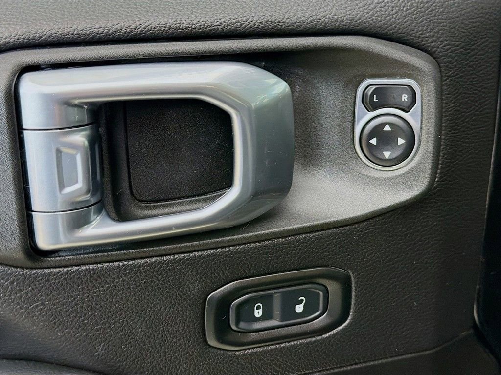Used 2022 Jeep Wrangler Unlimited Rubicon w/ Cold Weather Group image 27