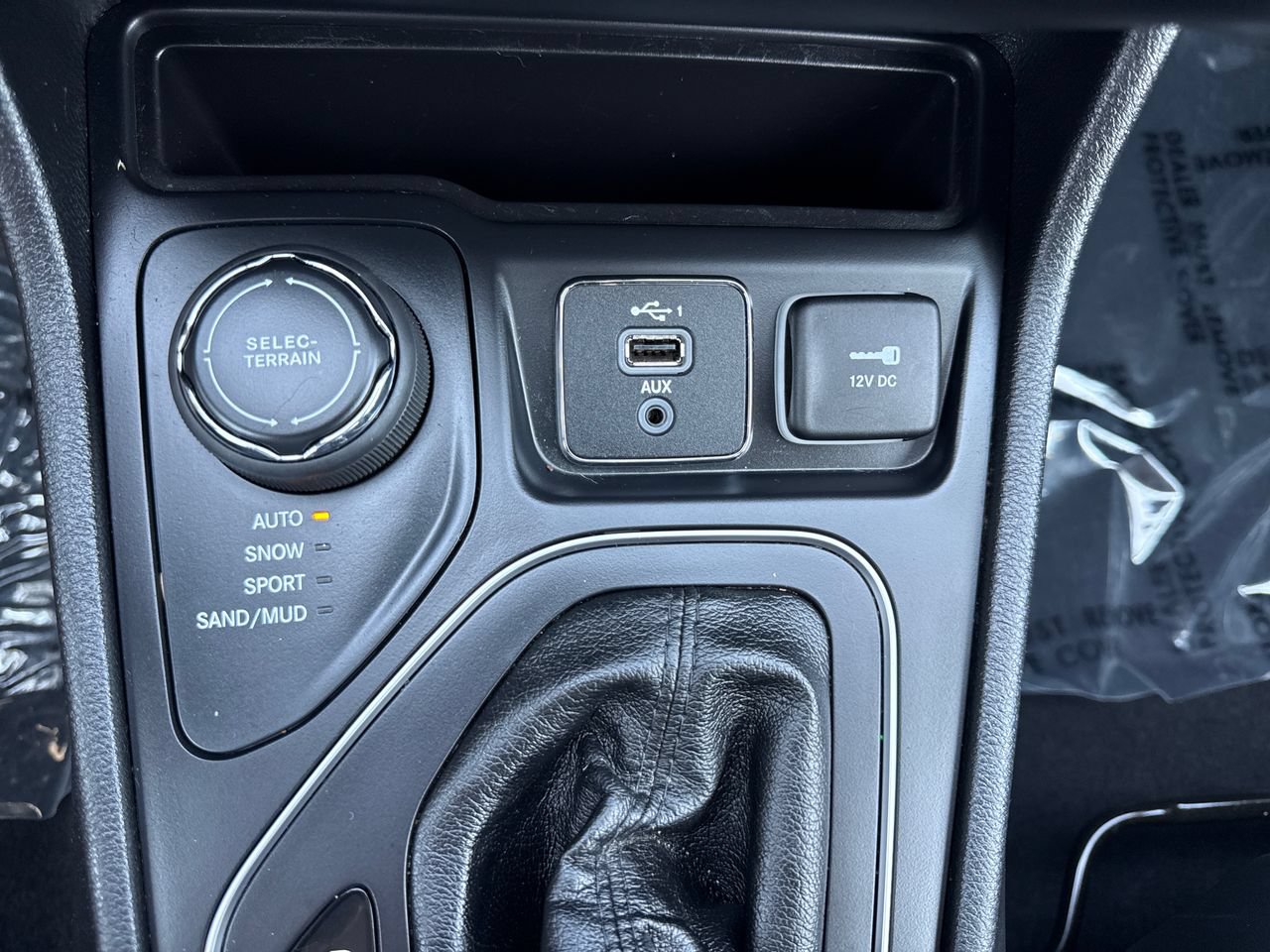 Used 2020 Jeep Cherokee Latitude Plus w/ Cold Weather Group AWD/4WD image 23