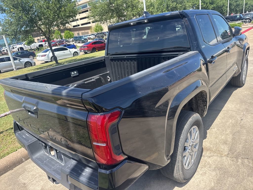 Used 2025 Toyota Tacoma SR5 AWD/4WD image 5