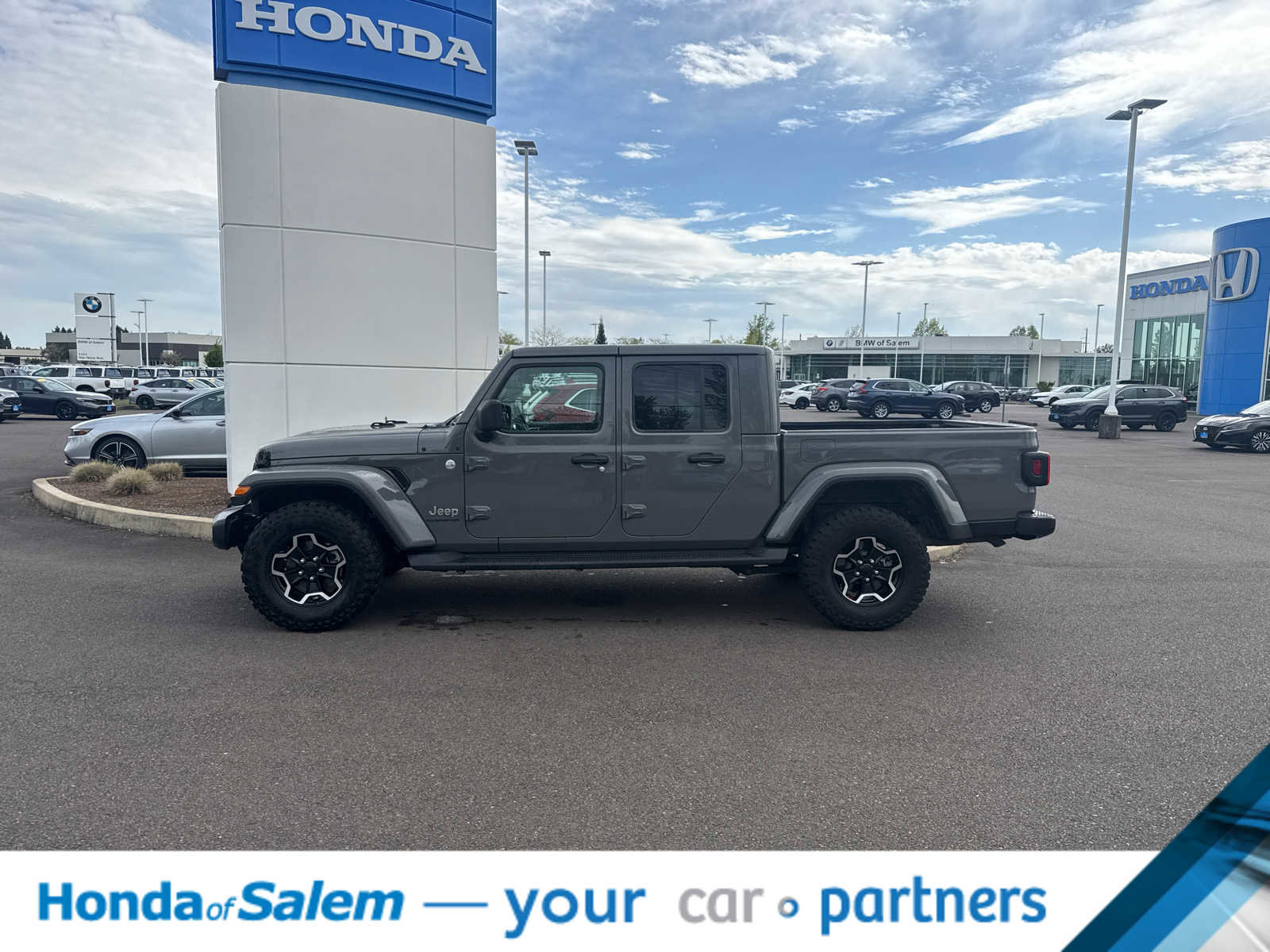 Used 2021 Jeep Gladiator Overland w/ Popular Equipment Package image 3