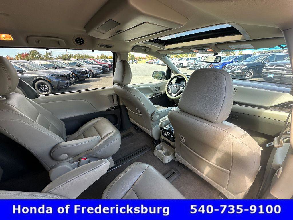 Used 2017 Toyota Sienna XLE Premium image 44