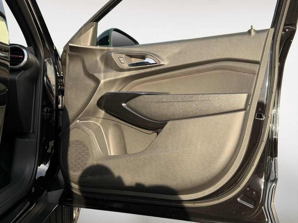 New 2026 Chevrolet Trax RS w/ Sunroof Package FWD image 25