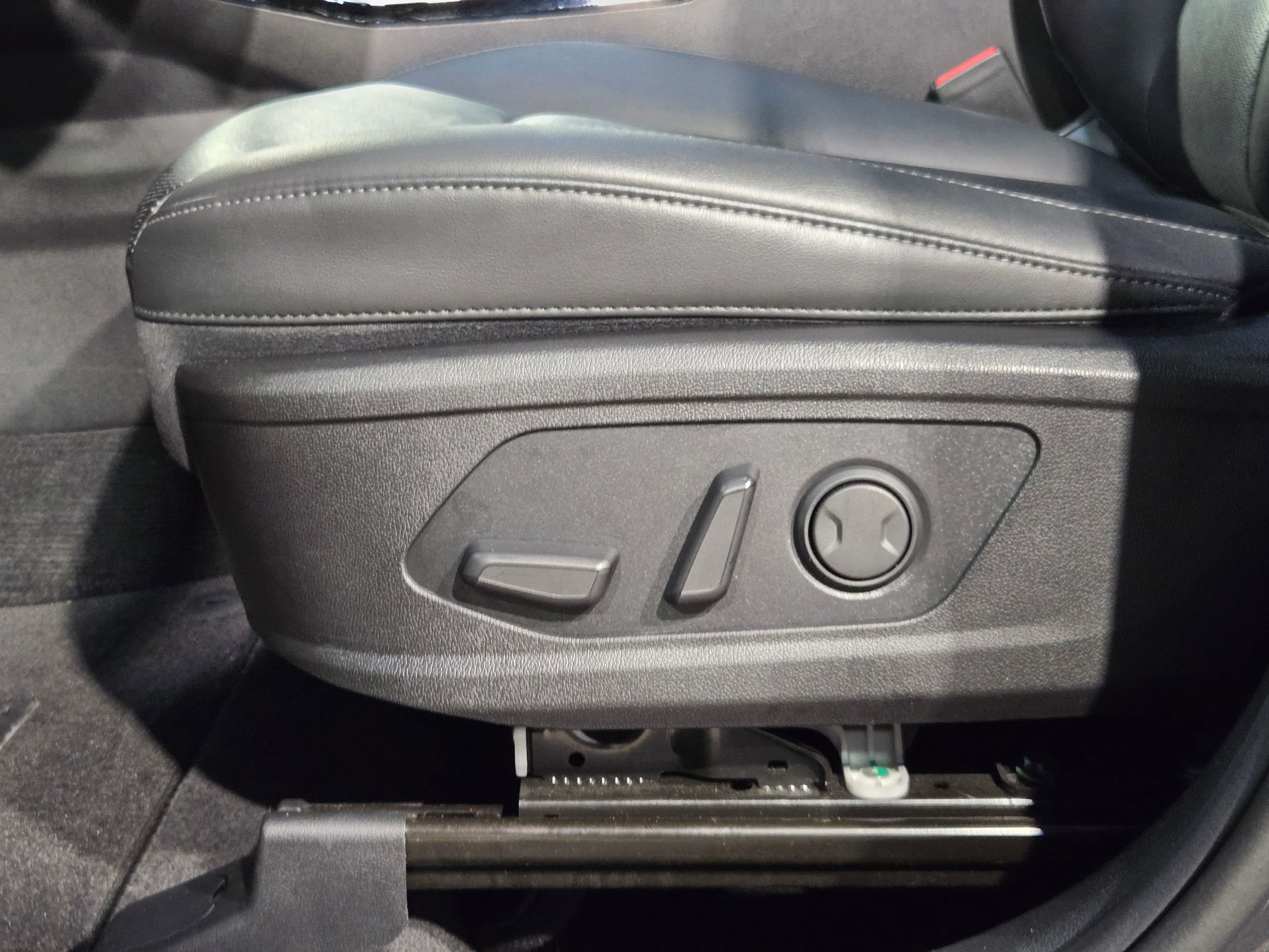 Used 2023 Kia Sorento SX AWD/4WD image 23