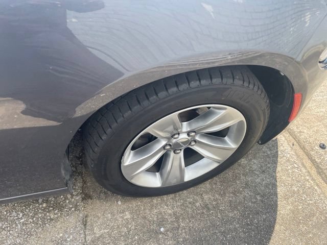 Used 2017 Dodge Charger SXT RWD image 12