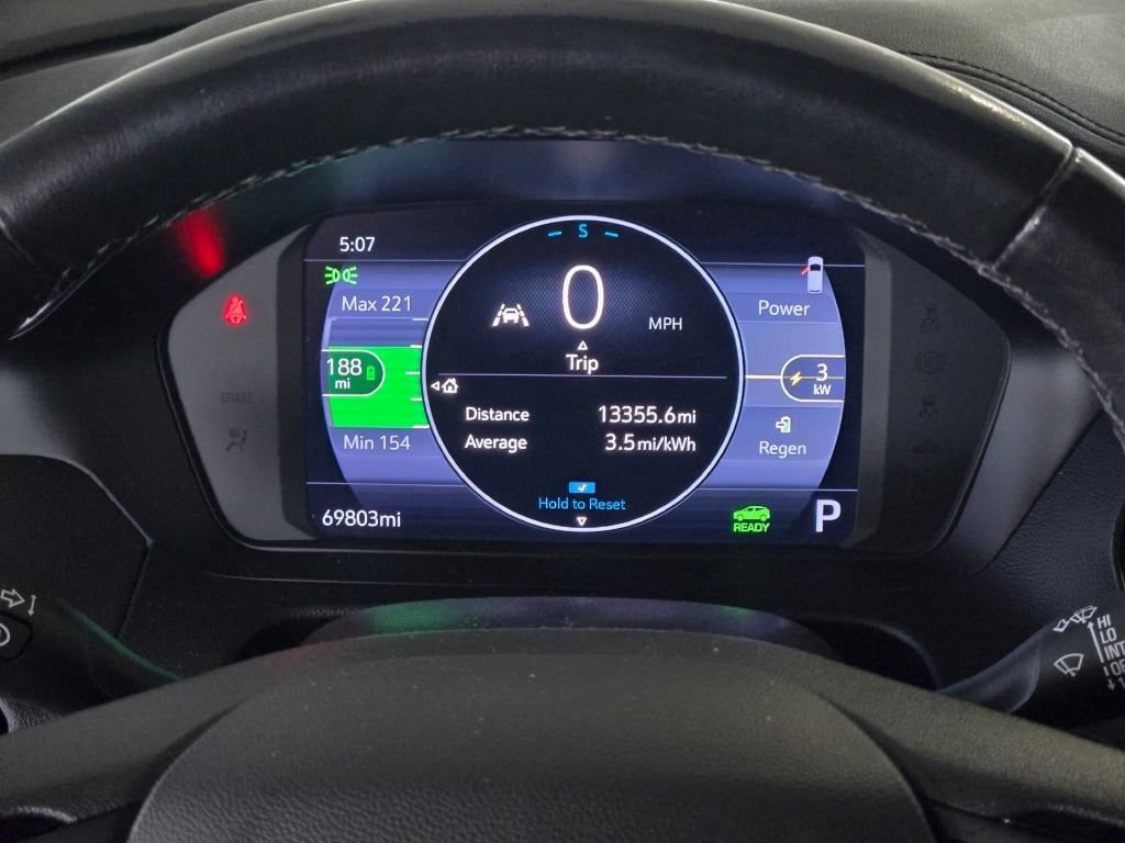 Certified 2023 Chevrolet Bolt EUV LT w/ Convenience Package FWD image 31