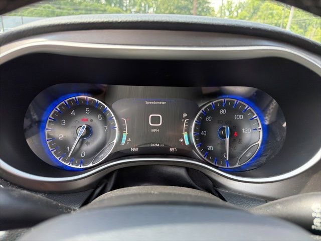 Used 2021 Chrysler Pacifica Touring-L FWD image 24