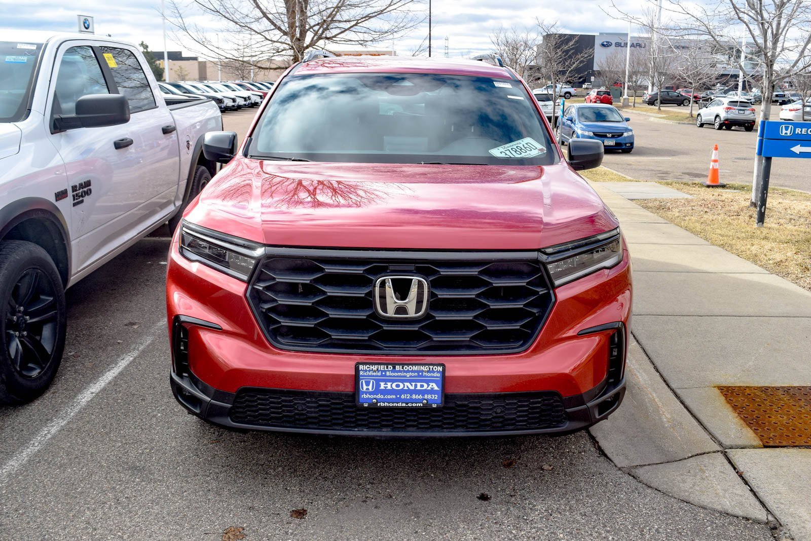 Certified 2025 Honda Pilot Sport image 3