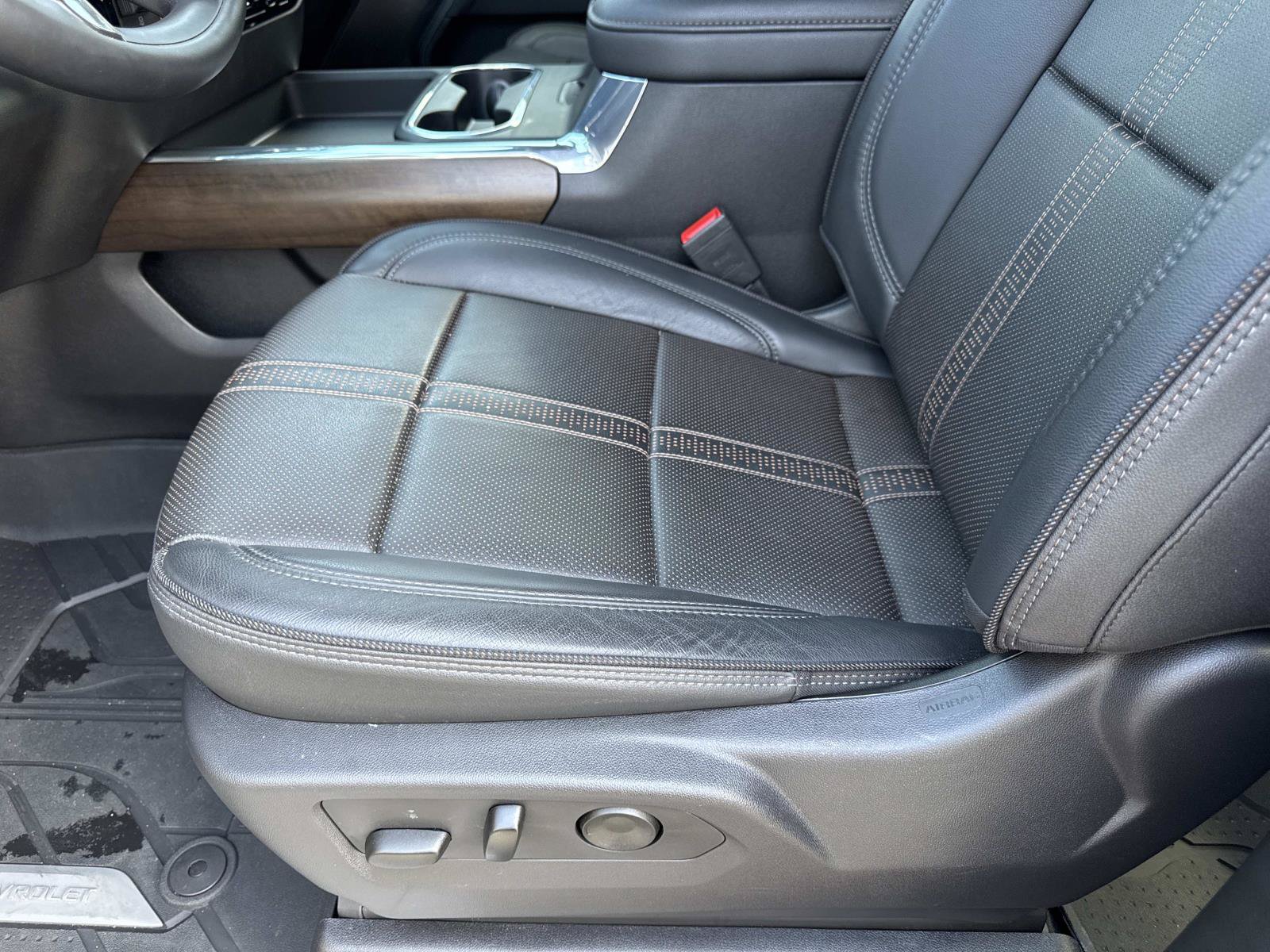 Used 2025 Chevrolet Silverado 2500 High Country w/ High Country Premium Package AWD/4WD image 19
