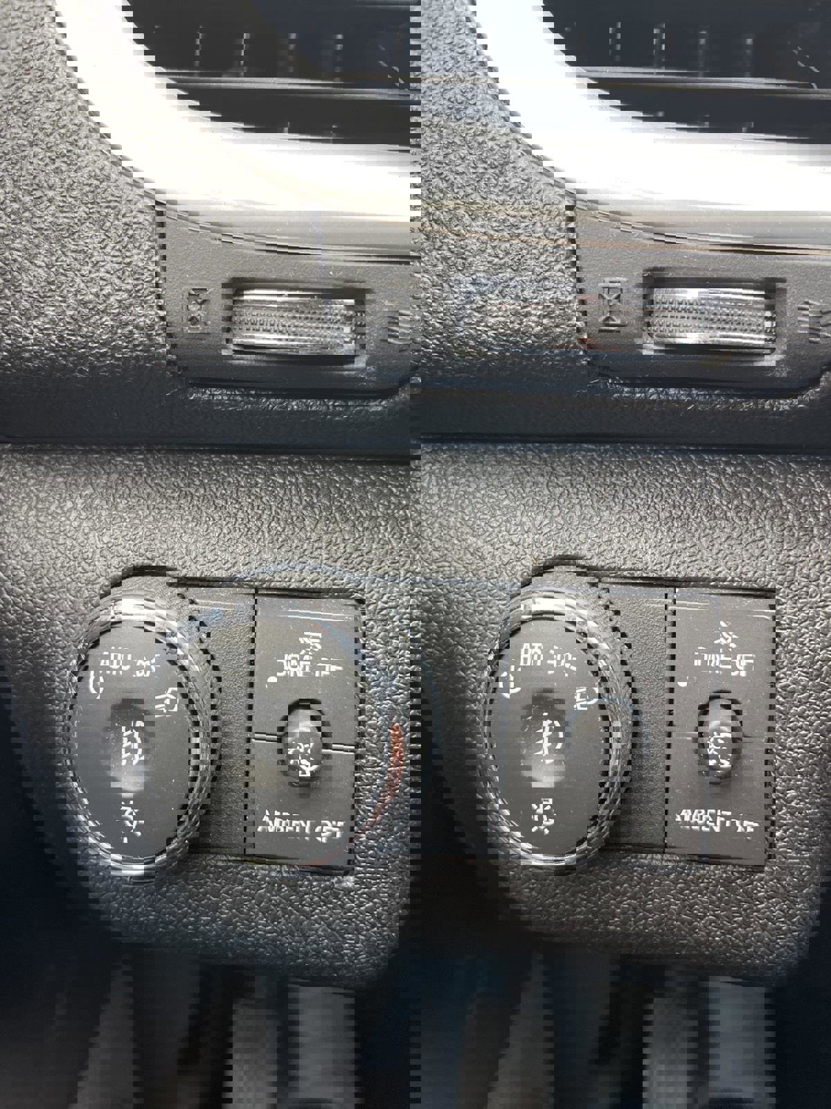 Used 2015 Chevrolet Traverse LT w/ Style and Technology Package image 11