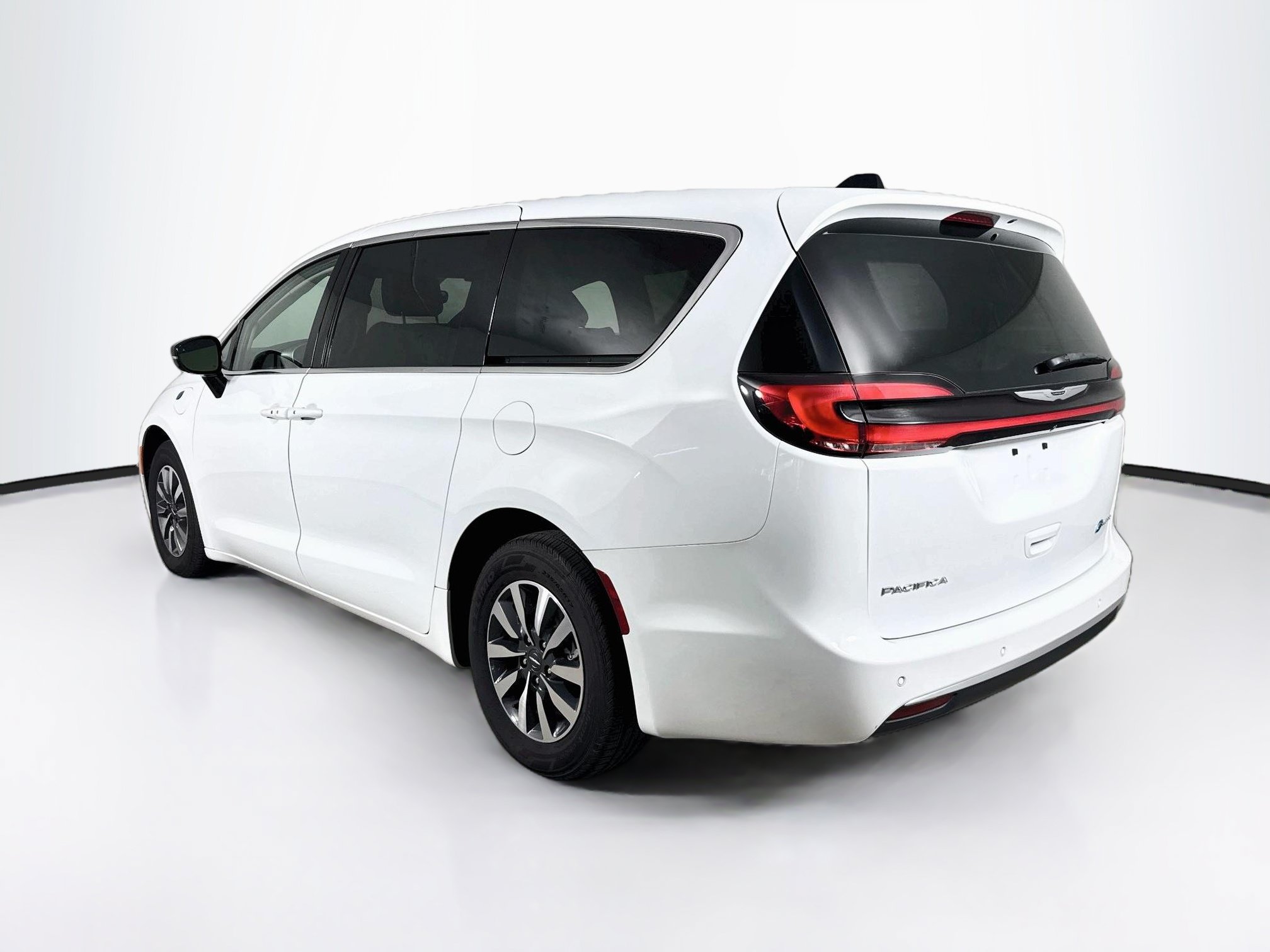 Used 2024 Chrysler Pacifica Limited FWD image 31