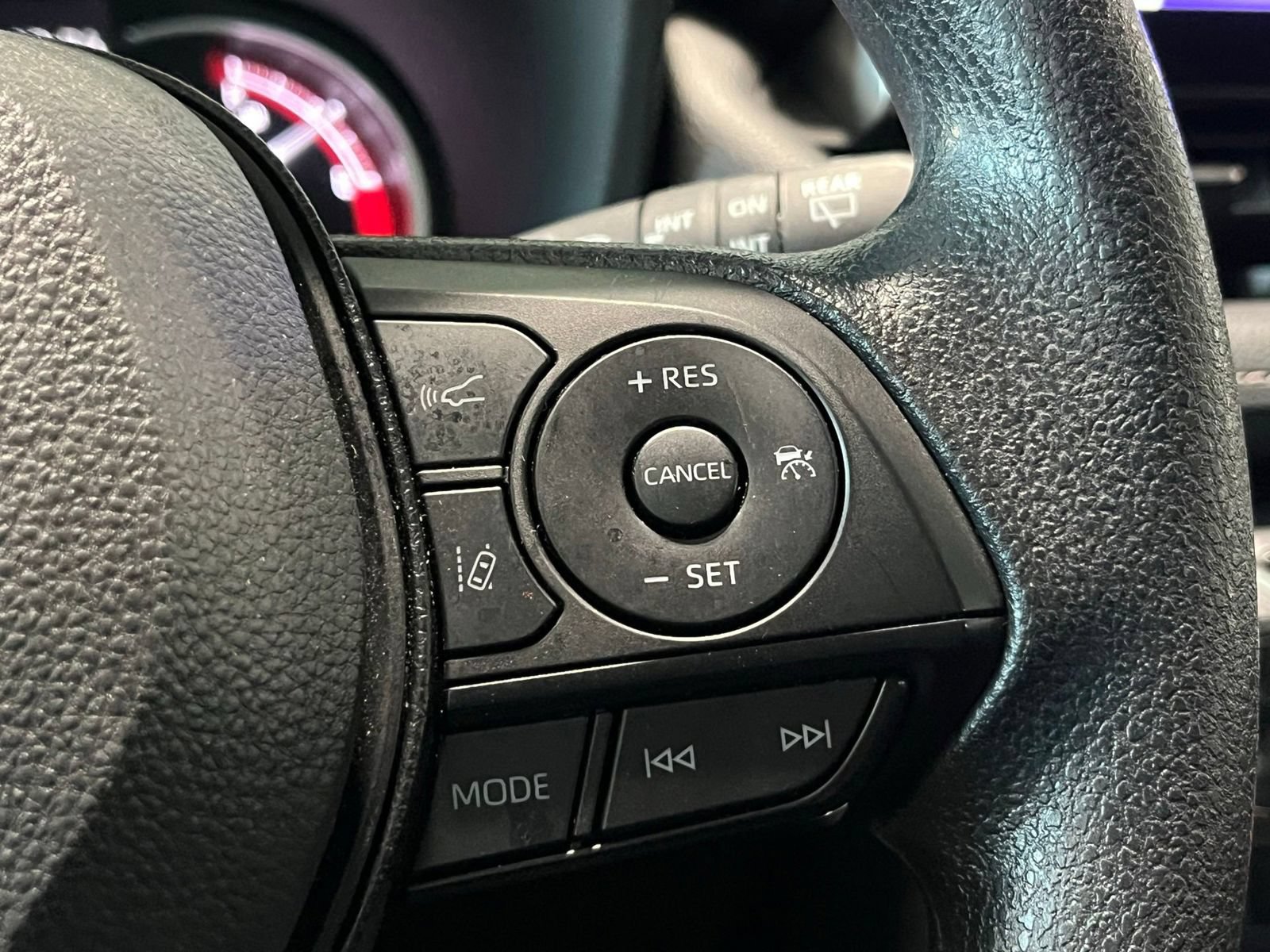 Used 2025 Toyota RAV4 XLE AWD/4WD image 27