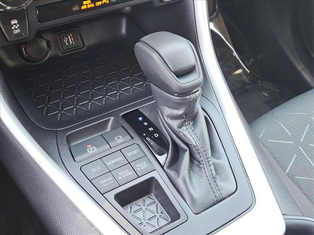 Used 2025 Toyota RAV4 XLE AWD/4WD image 17