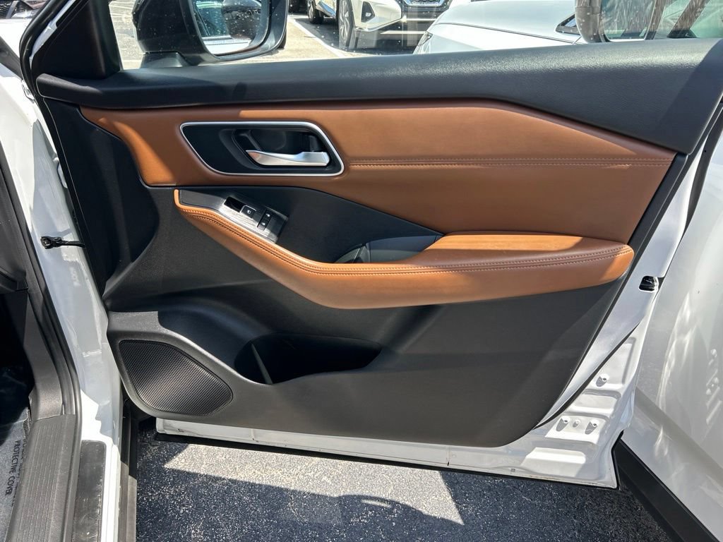Certified 2024 Nissan Rogue Platinum FWD image 44