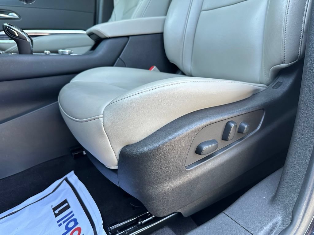 Used 2022 Cadillac XT4 Luxury w/ Cold Weather Package FWD image 28