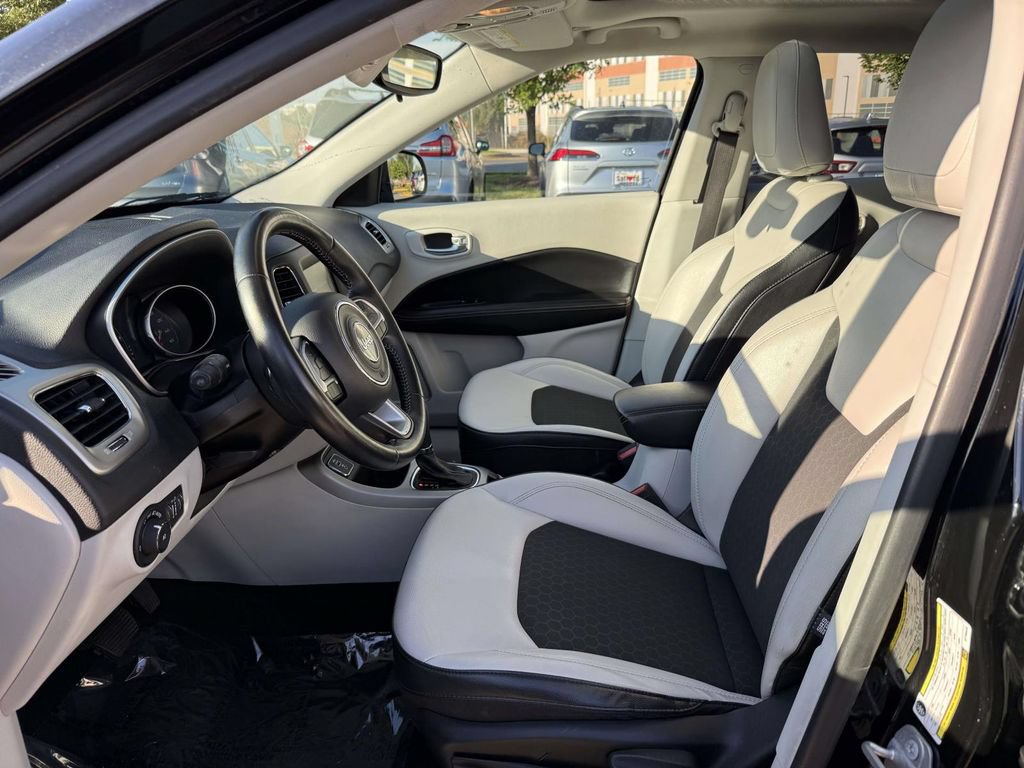 Used 2019 Jeep Compass Latitude FWD image 14