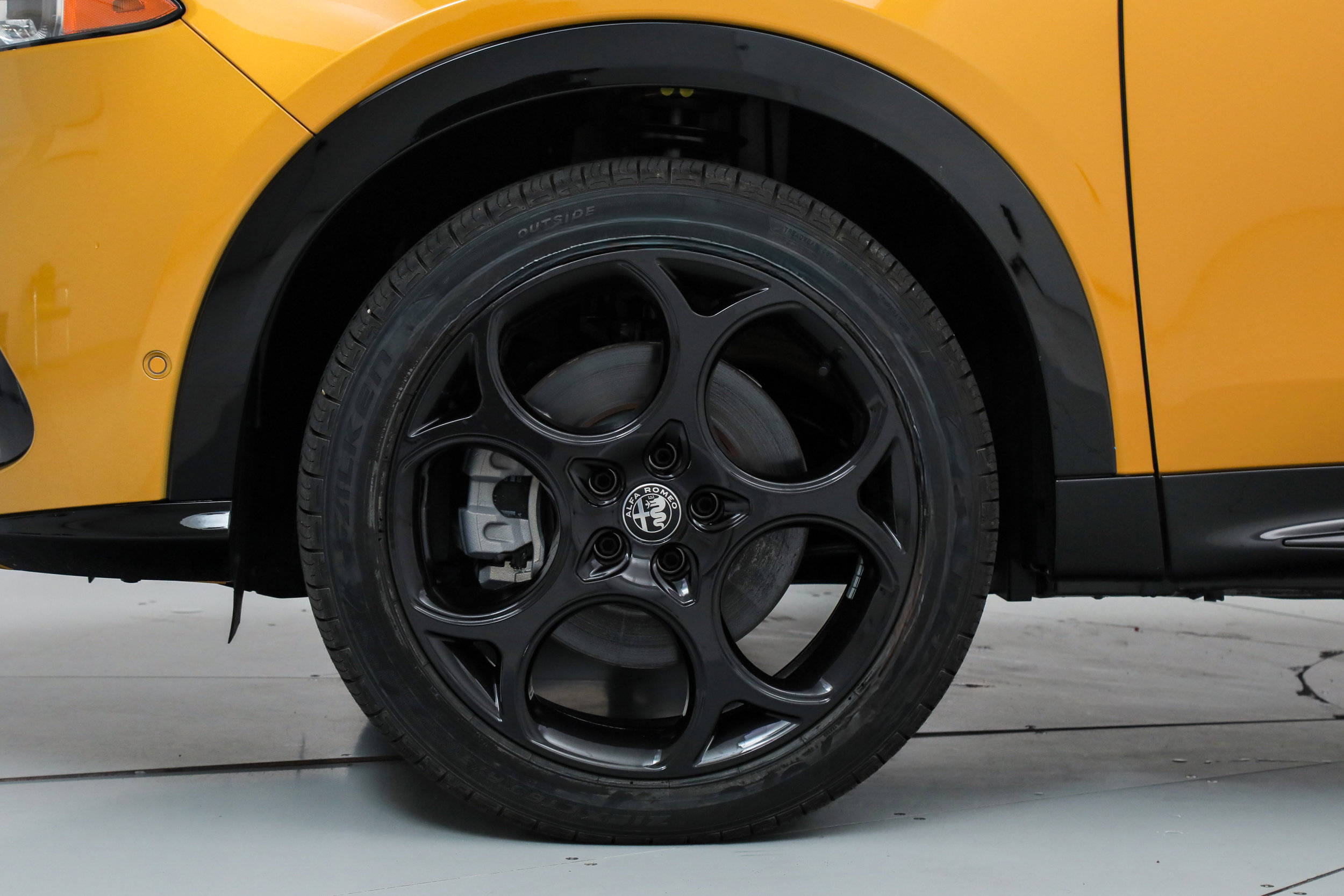 New 2026 Alfa Romeo Tonale Sprint w/ Black Premium Package image 21