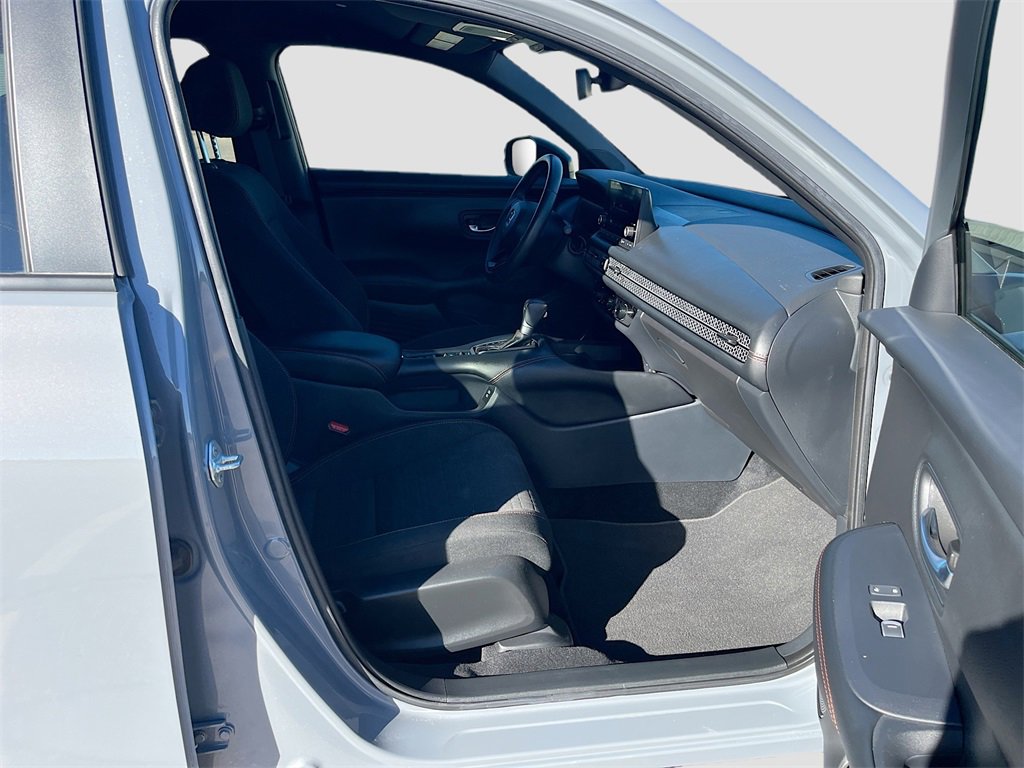 Used 2025 Honda HR-V Sport image 27